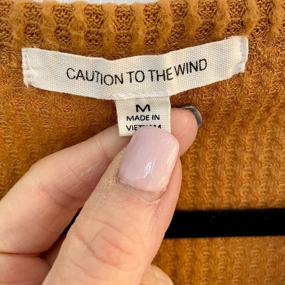 Caution to the Wind Cropped Waffle Weave Shirt Size M - Picture 3 of 5